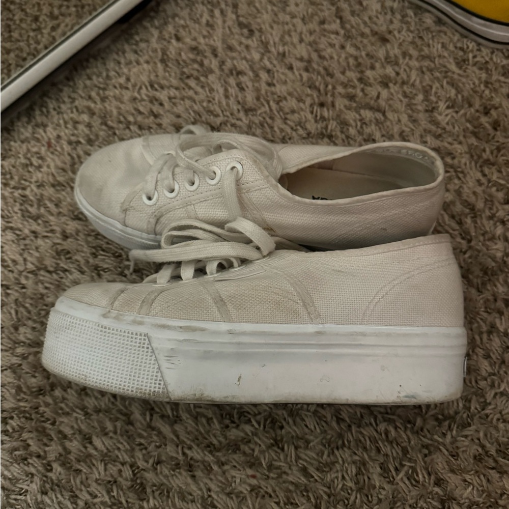 perfect white shoe